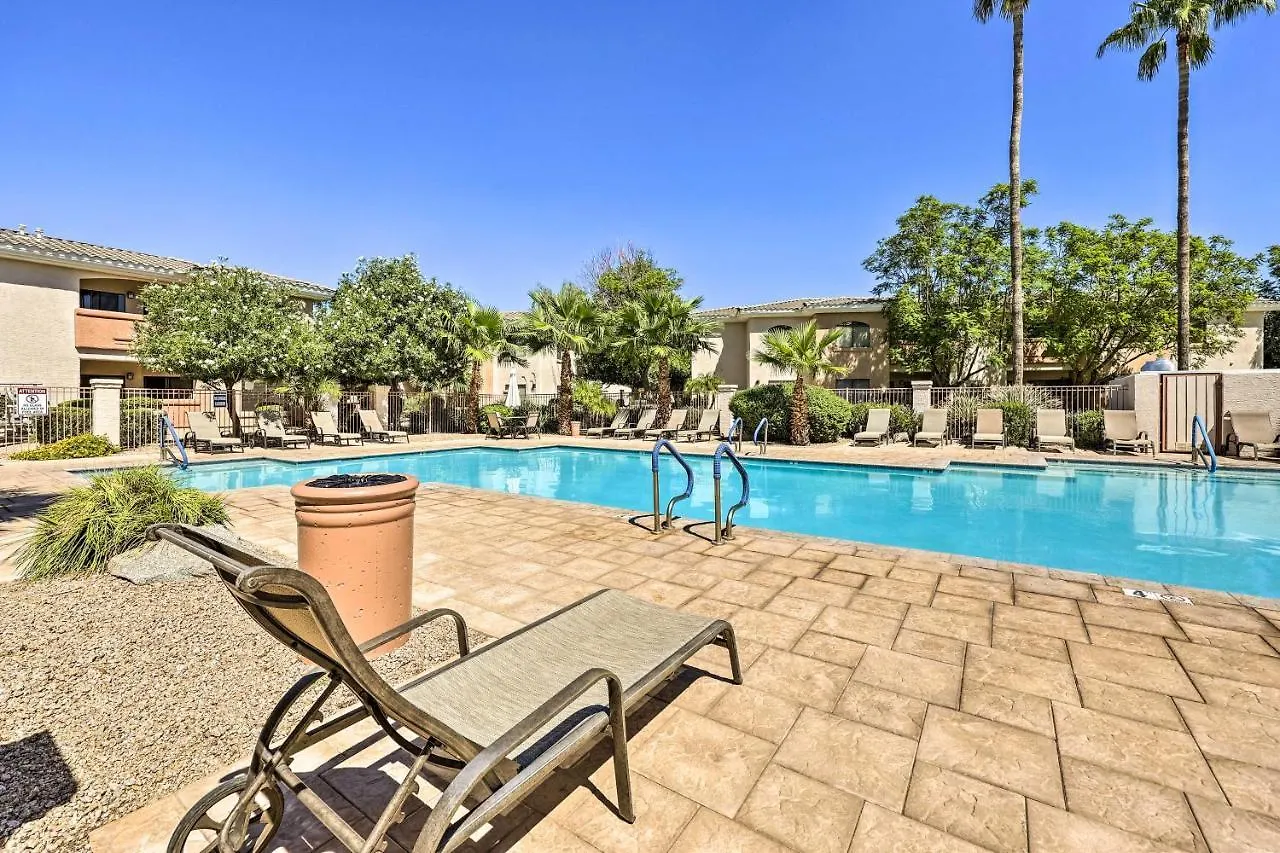 Bright Phoenix Condo - 3 Mi To State Farm Stadium! Apartment