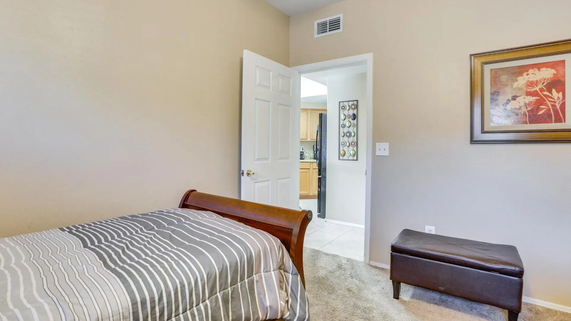 Bright Phoenix Condo - 3 Mi To State Farm Stadium! contacts