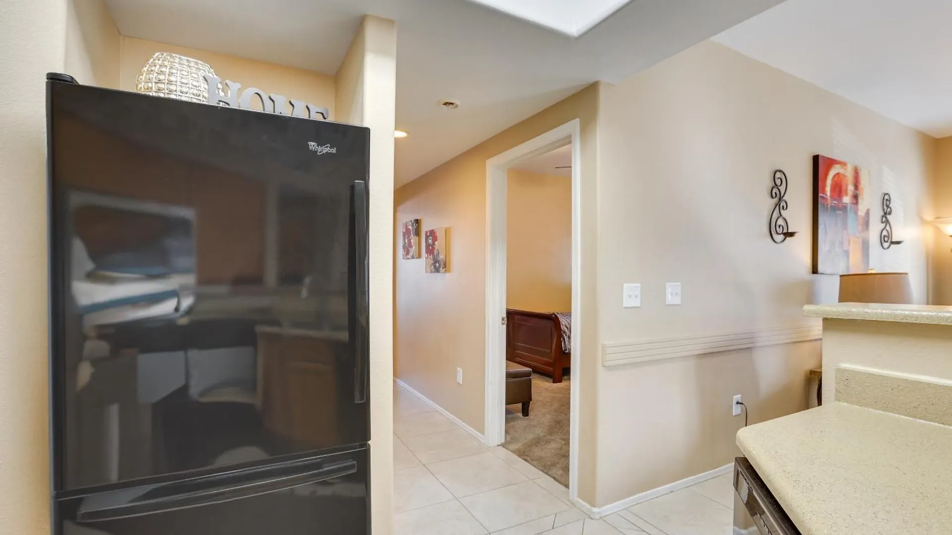 Bright Phoenix Condo - 3 Mi To State Farm Stadium! 0*,